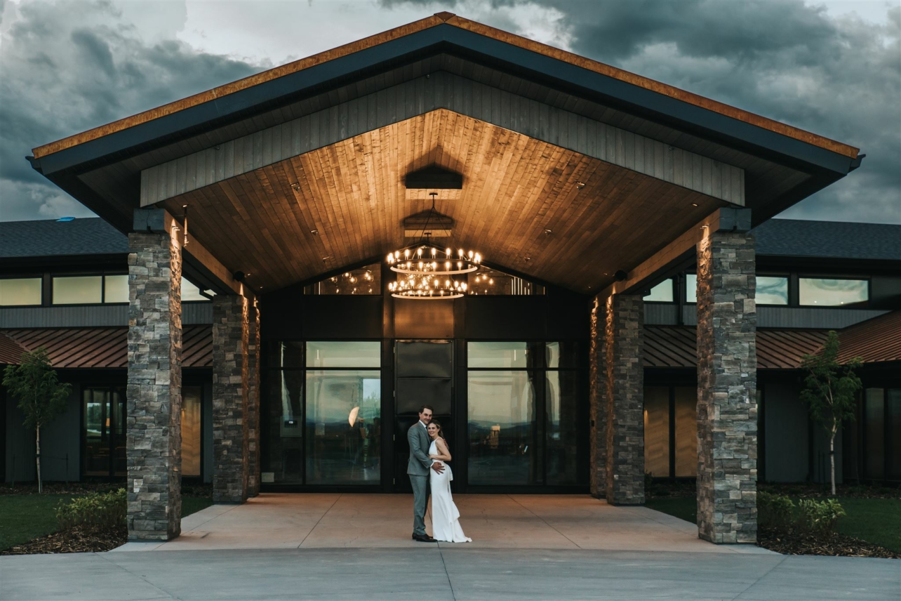 Thomas and Michelle Say I Do: A Mickelson National Golf Club Wedding