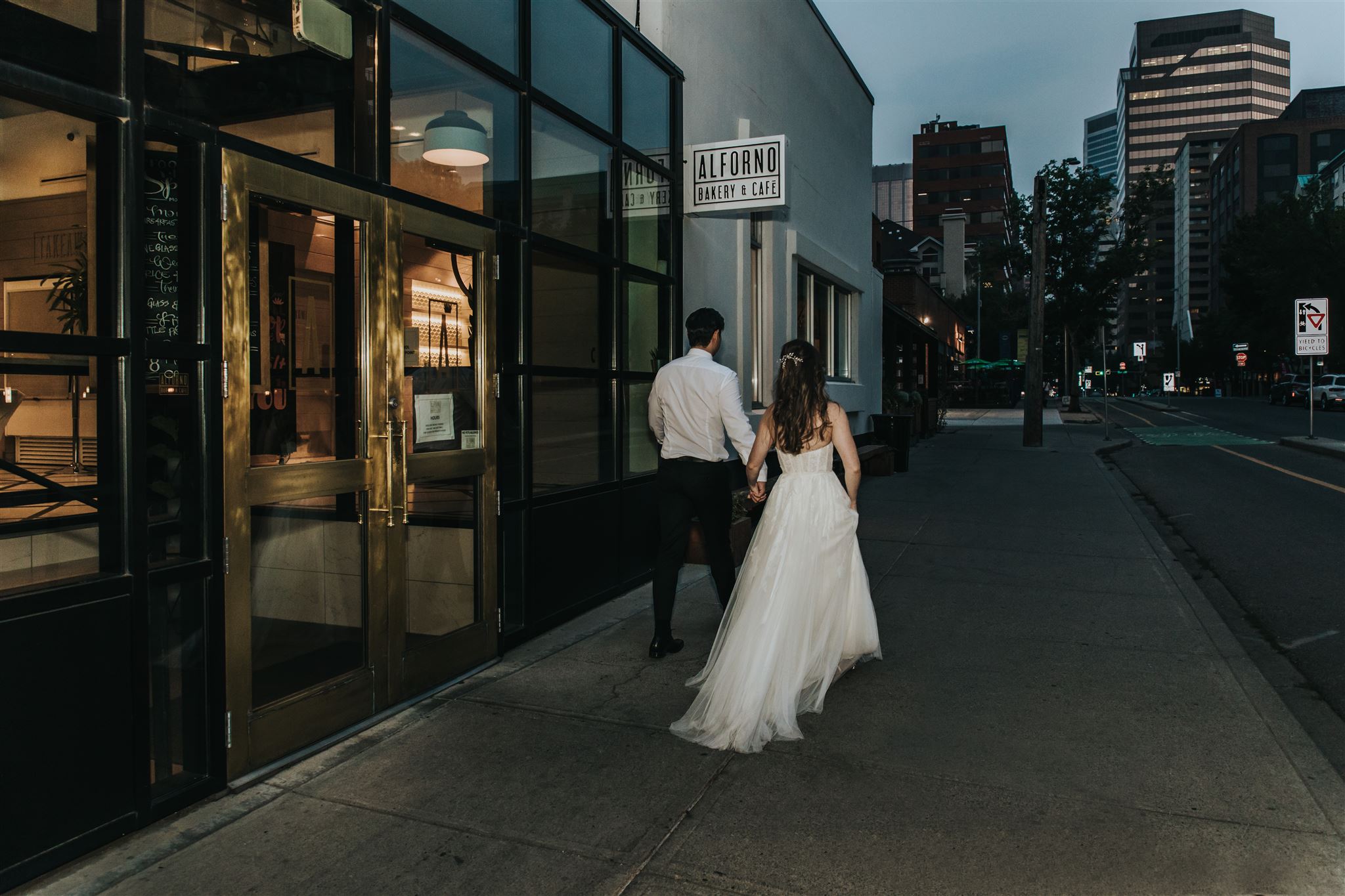 Timeless Sophistication: Eric and Lisa's September Alforno Bakery & Cafe Wedding