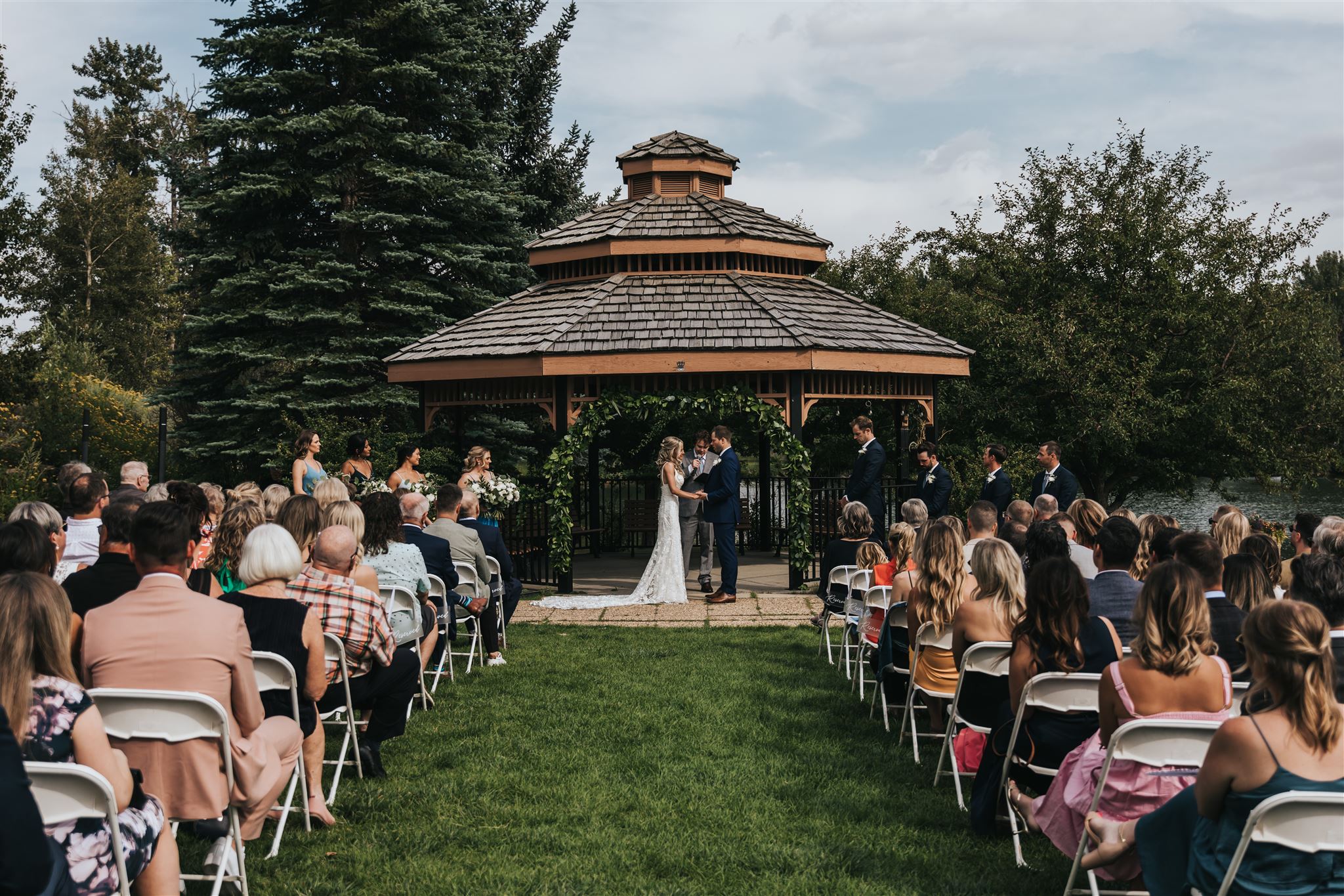 Waterfront Park Wedding Calgary: A Stylish Summer Celebration
