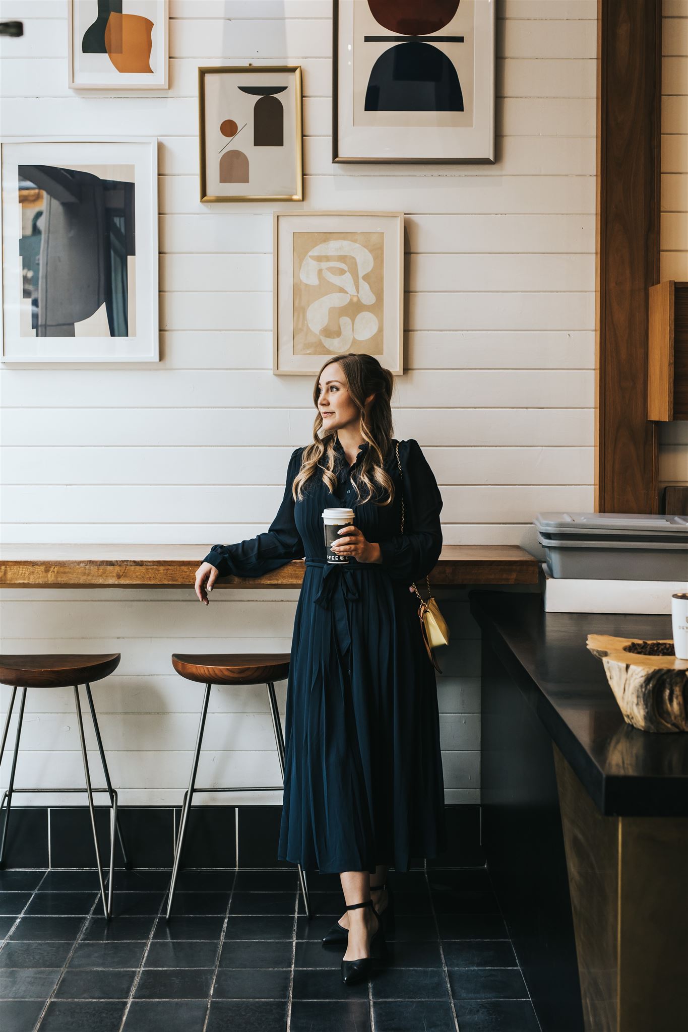 Calgary brand photographer Sue Moodie photographing realtor Ella Kuindersma during lifestyle session in downtown Calgary coffee shop